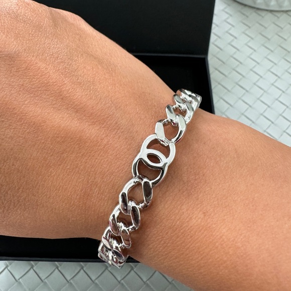 Chanel 22A Metal Silver Tone Chain Cuban Link CC Logo Cuff Bangle Bracelet S - Picture 8 of 11